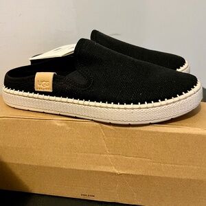 NIB UGG Delu Slip-on